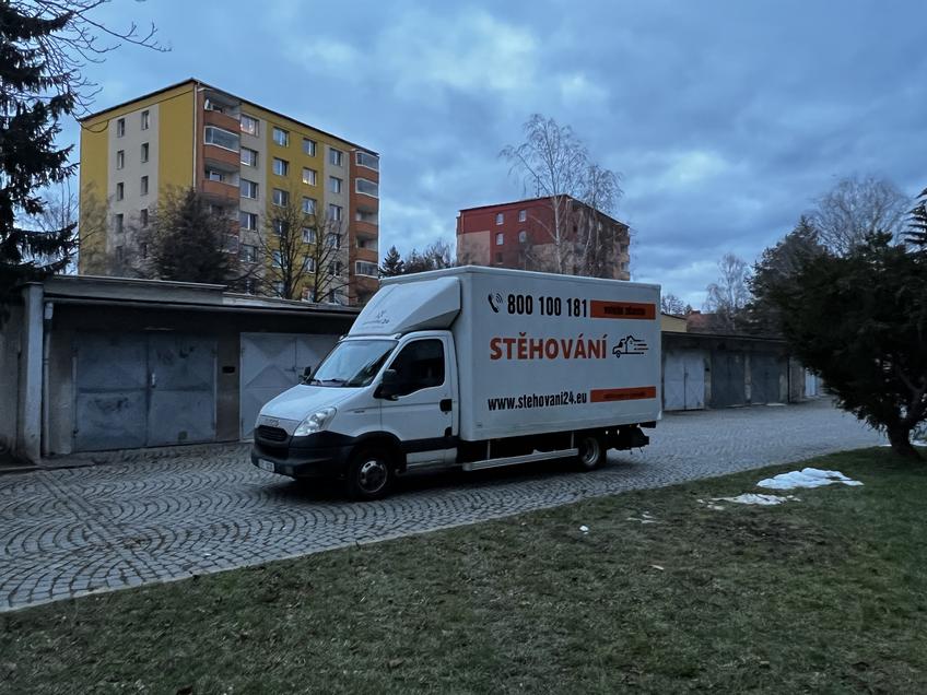 Večerní stěhování
